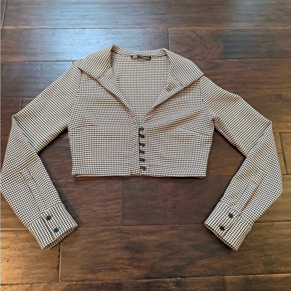 Zara Black & White Houndstooth Cropped Button-Front Top
